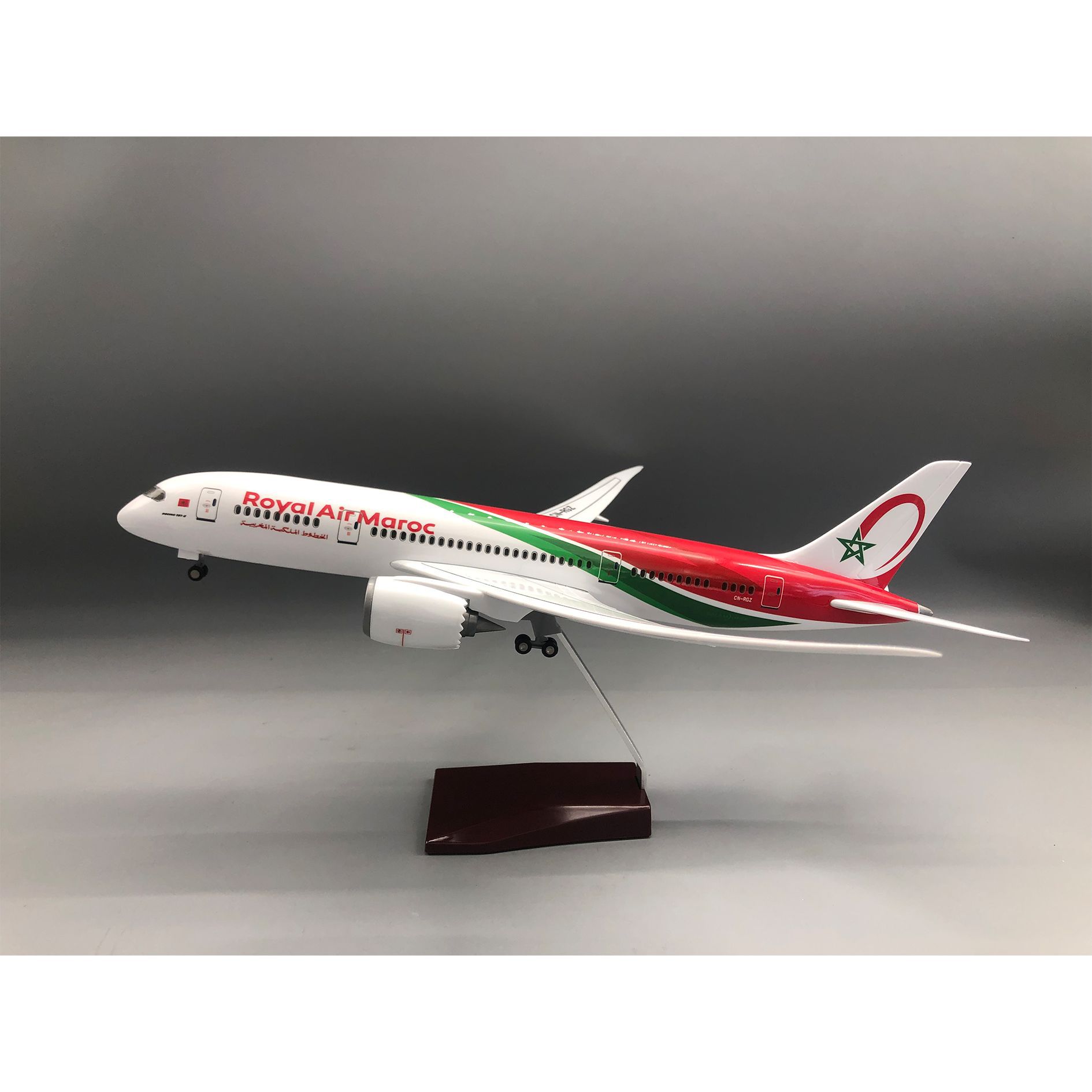 Home Office Architecture - Model samolotu Royal Air Maroc 787