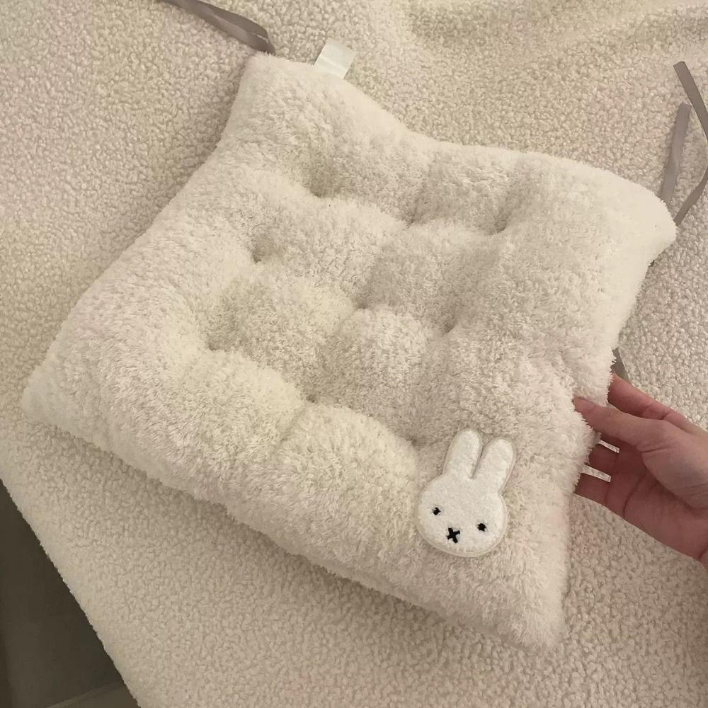 Poduszka na siedzisko Miffy Ra – Home Office With Sofa recenzja i cena