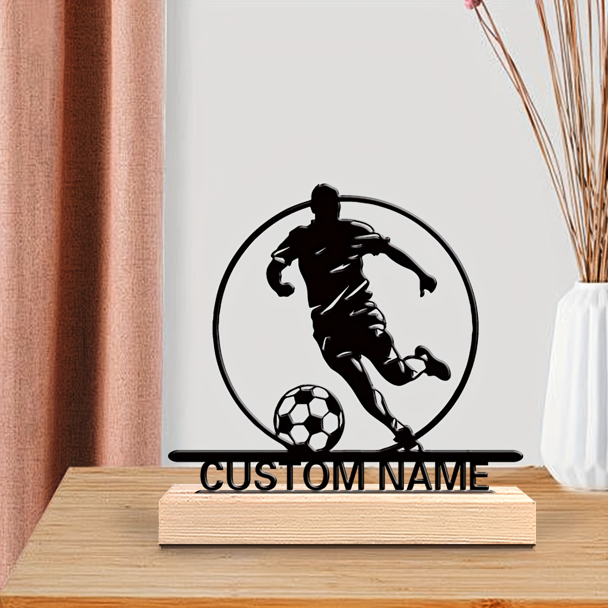Metalowa statuetka piłkarza z  – Office Table Home recenzja i cena